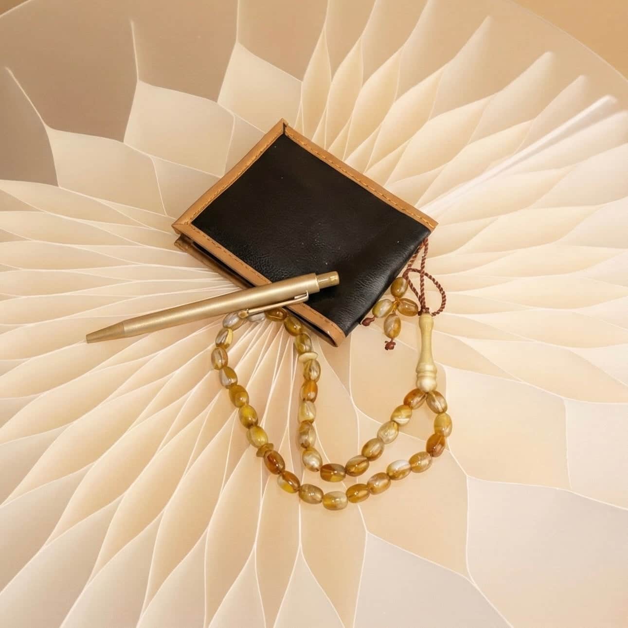 baby humod طقم ( بوك - مسباح - قلم )