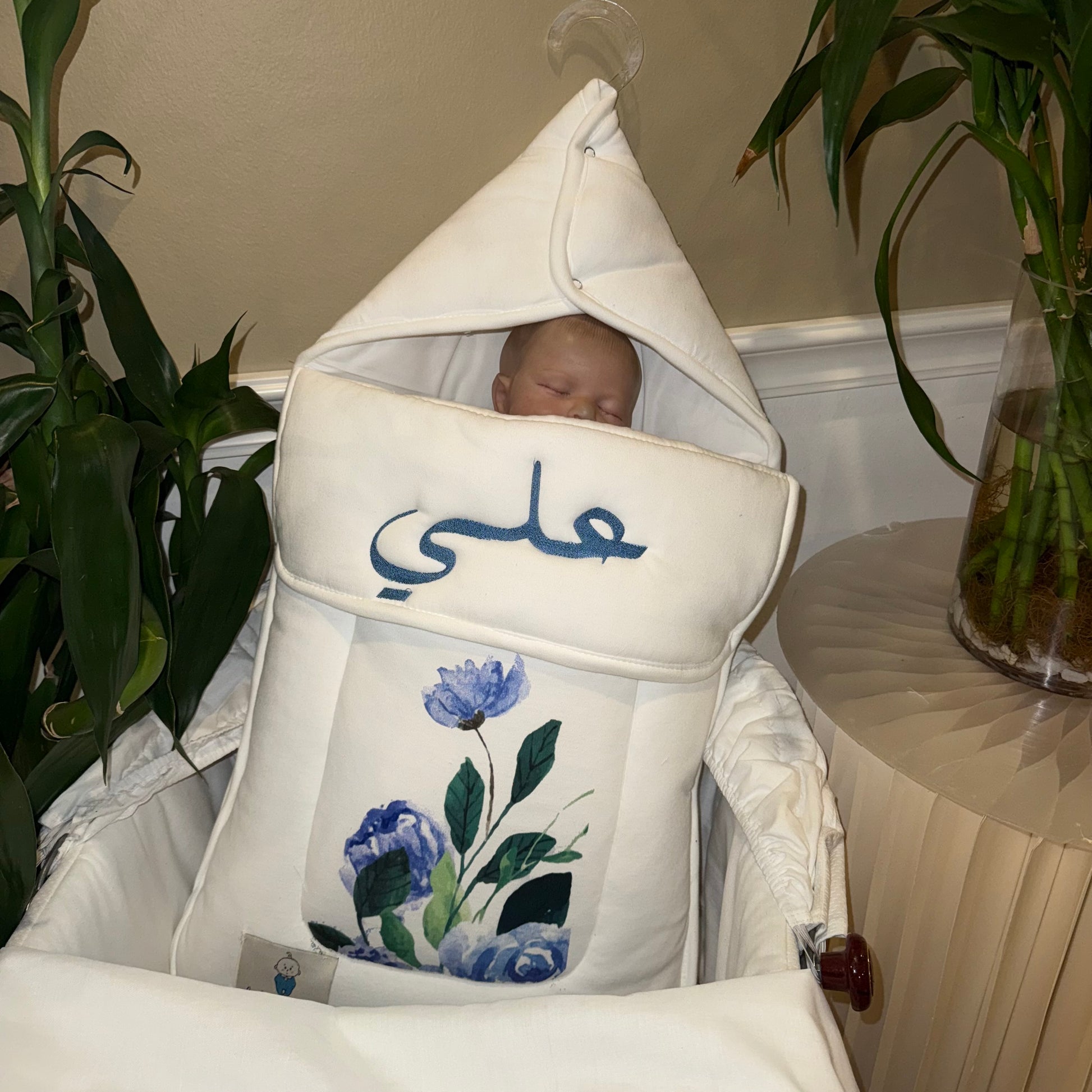 baby humod أبيض / مثلث كيس نوم بيبي - تطريز