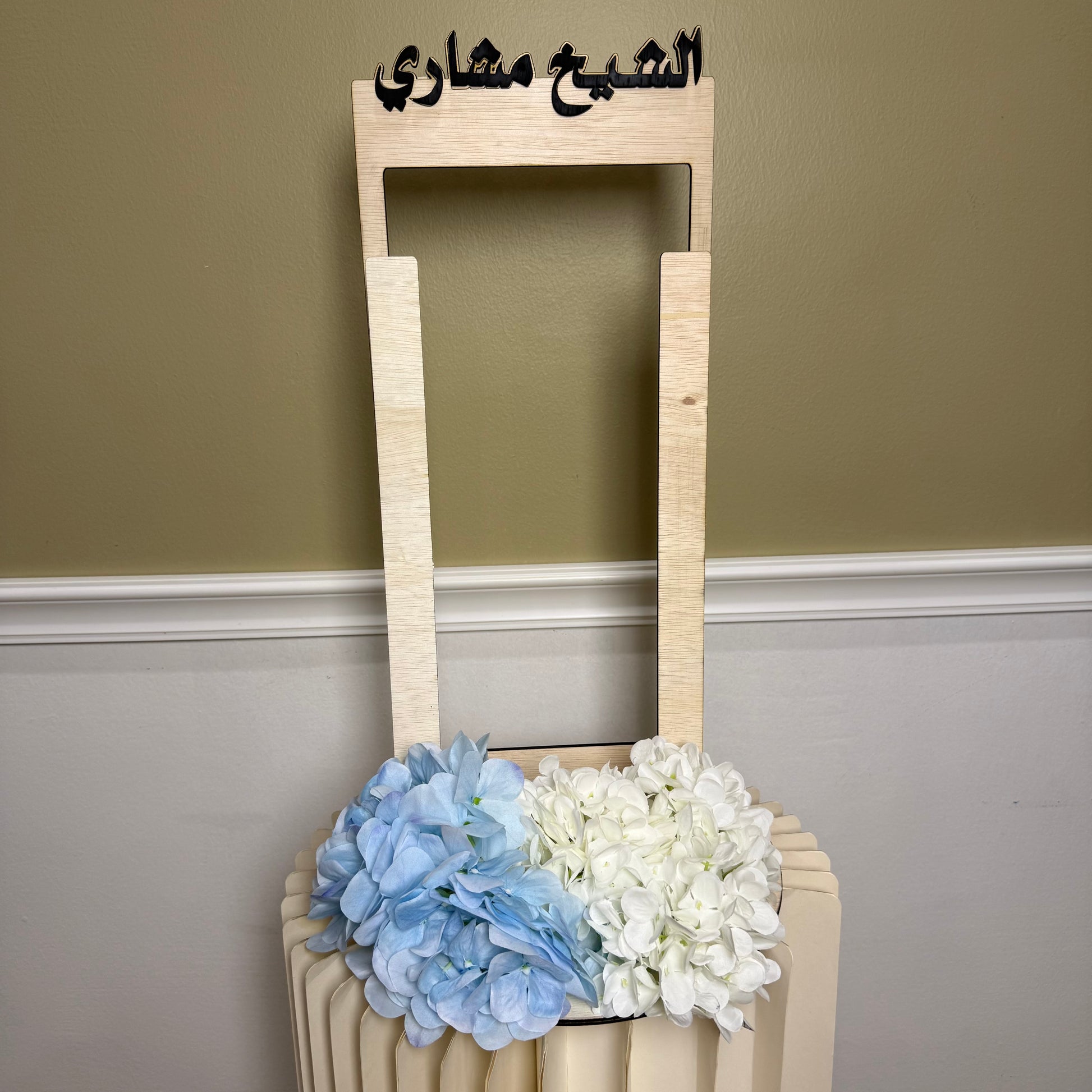 Baby Humod Store استاند خشب دائري مع ورد